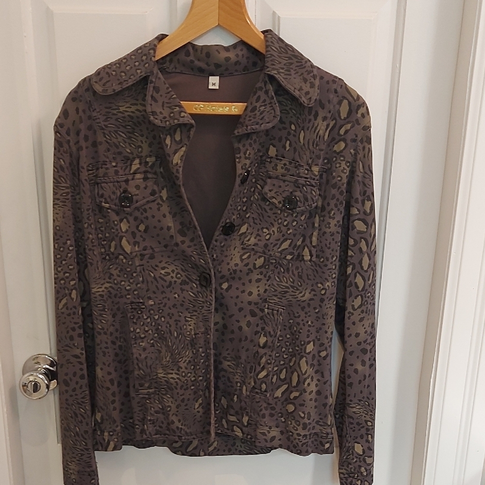 Vintage Grey Animal Print Jacket with Classic Design